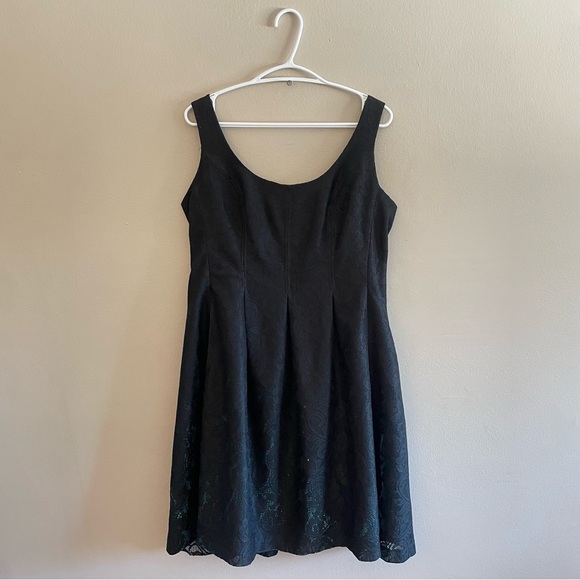 Nine West Dresses & Skirts - Nine West Sleeveless Black Lace Dress w Teal Iridescent Base - Size 12 EUC